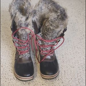 Worn once Sorel waterproof boots!